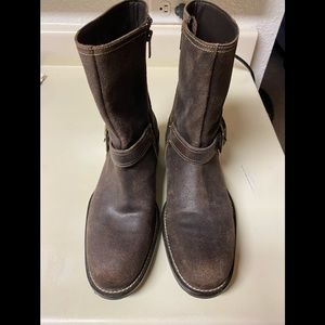 Pre owned, wore few times: beautiful pair of boots